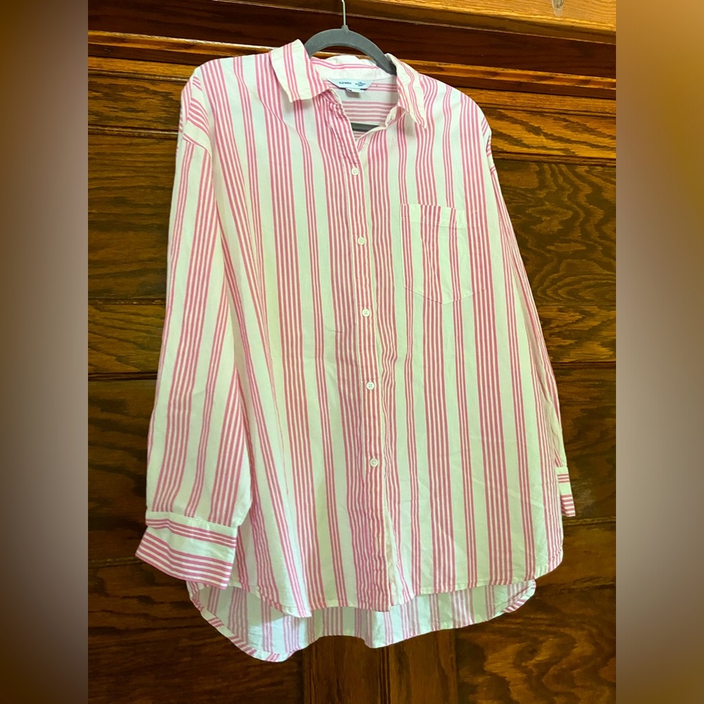 Old Navy pink and white stripe button down boyfriend shirt in size large.